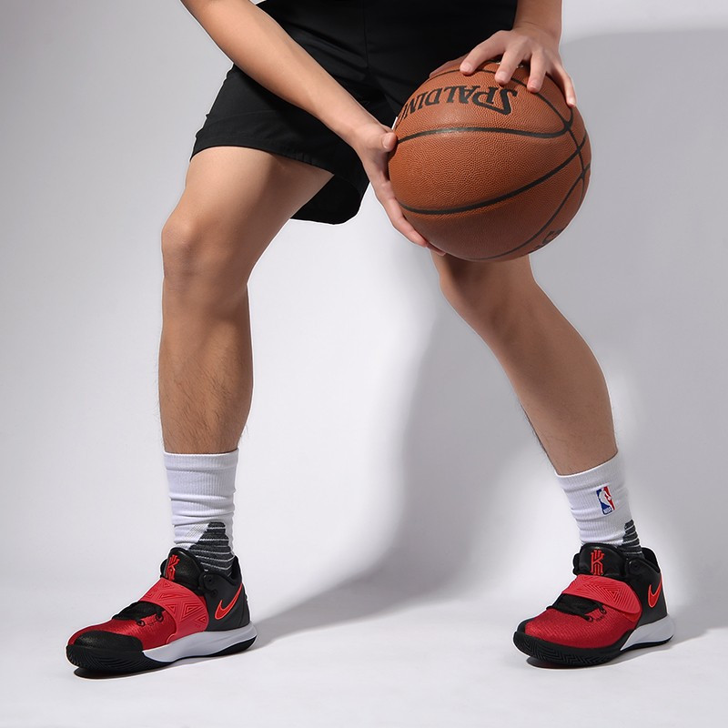 NIKE耐克男鞋篮球鞋欧文简版城市缓震黑色运动鞋CD0191