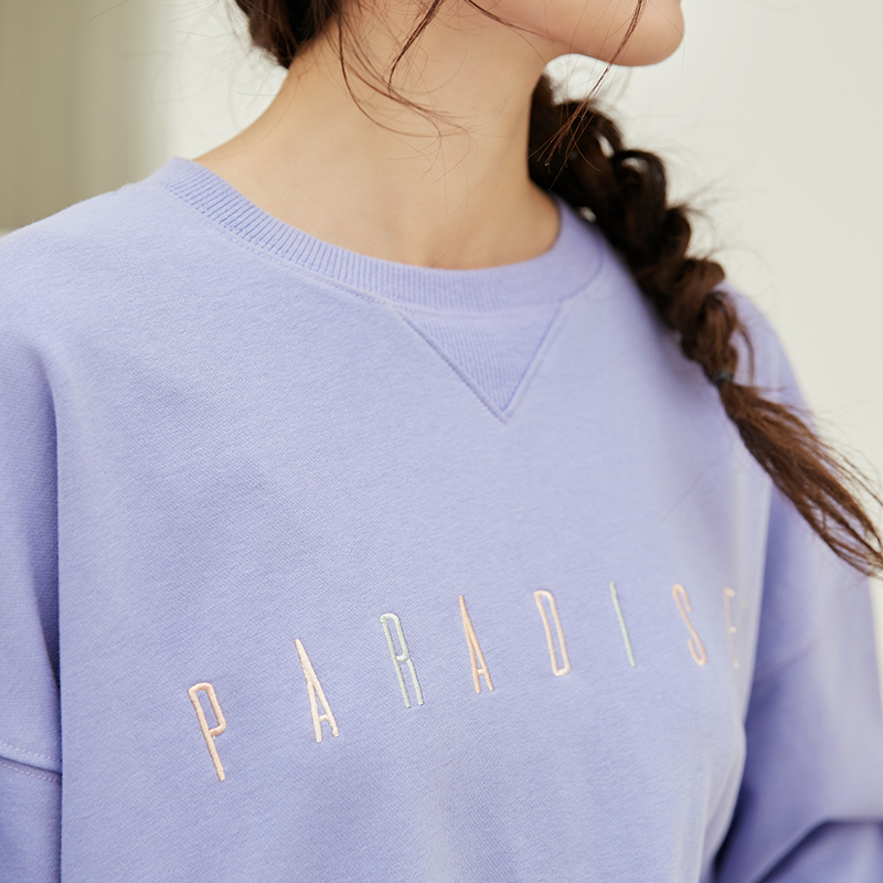 茵曼秋装新款文艺慵懒风落肩字母绣花休闲卫衣女