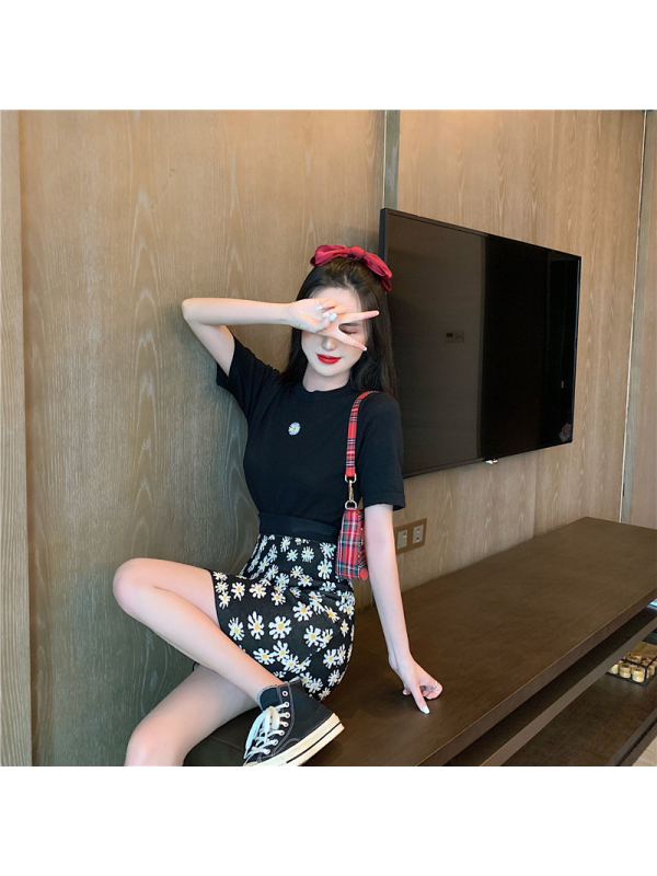 【秀衣记】网红菊花刺绣针织两件套短袖T恤+小雏菊包臀A字短裙套装
