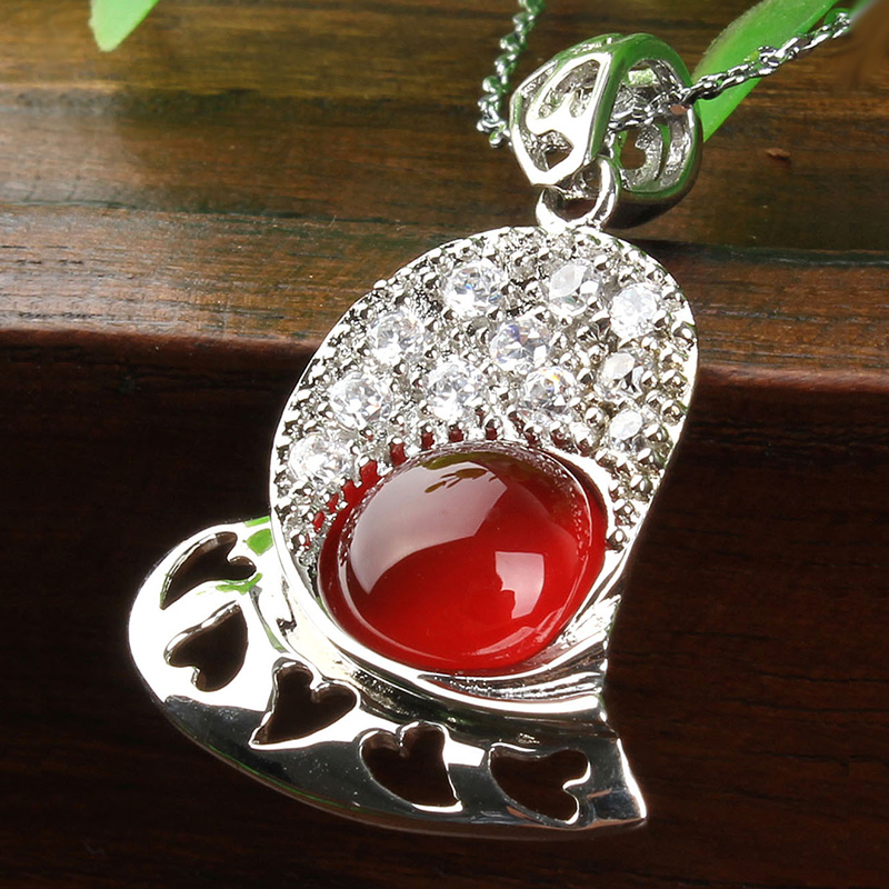凝萃精美红色玉髓吊坠红玛瑙女士吊坠新款视频