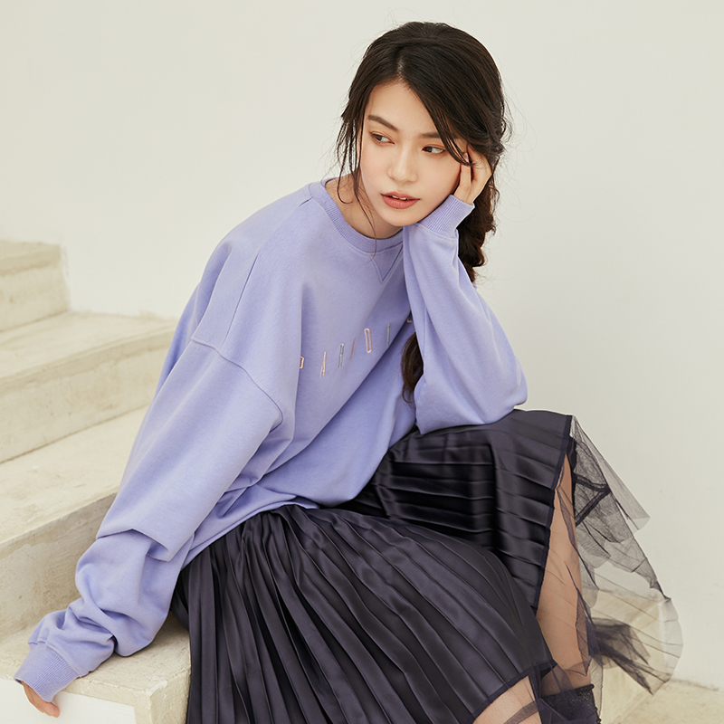 茵曼秋装新款文艺慵懒风落肩字母绣花休闲卫衣女