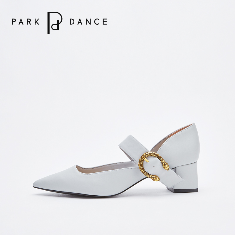 park dance2018秋季尖头女鞋皮带扣带中空粗跟单鞋镶金扣时尚