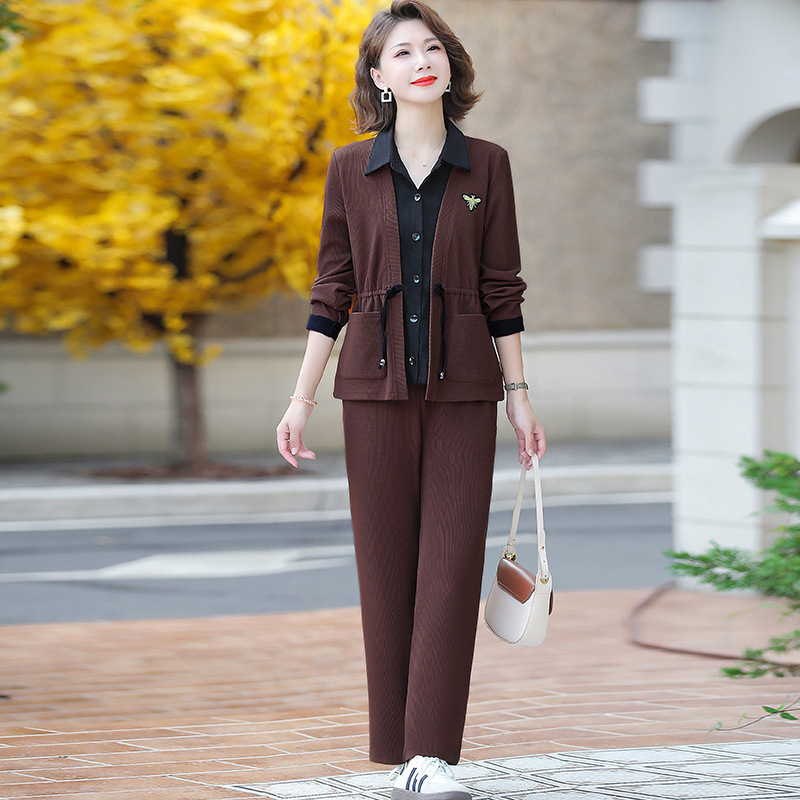 中年女装年秋季洋气妈妈装套装时尚衬衫领女士服装中老年秋装