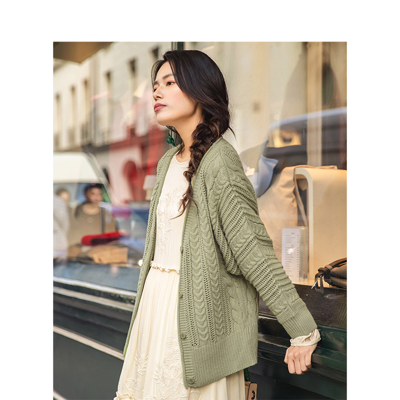 茵曼2019春装新款v领文艺范复古宽松麻花毛衣开衫女针织外套短款