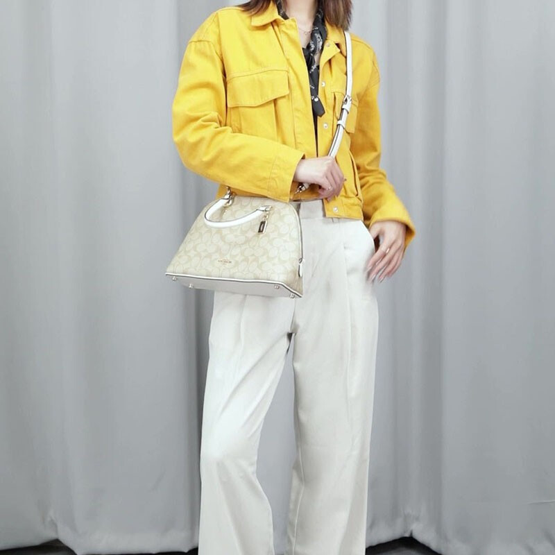 蔻驰 COACH 奢侈品 女士时尚经典卡其白PVC配皮手提单肩斜挎贝壳包送女友 2558 IMDQC