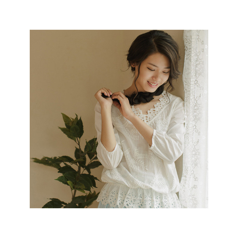 茵曼春装镂空花边领绣花七分袖衬衫套头衬衣女1871012256
