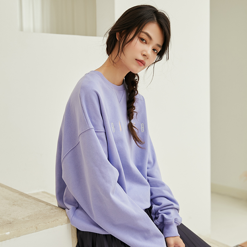 茵曼秋装新款文艺慵懒风落肩字母绣花休闲卫衣女