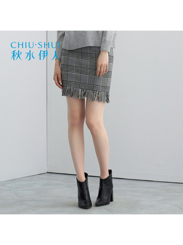 秋水伊人2021冬季新款女装格子流苏下摆毛边休闲半身短裙子S244