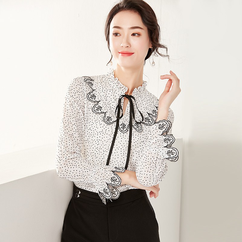 欧昵雪秋装木耳边立领蝴蝶结绣花波点雪纺衫女花瓣袖上衣