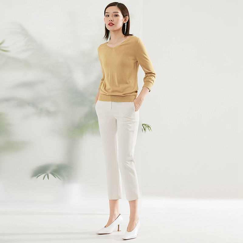 晚白2021春季新品简约百搭V领纯色休闲常规打底衫套头薄针织衫女