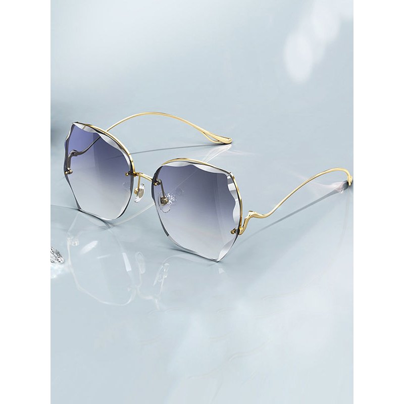 bolon暴龙2020新款太阳镜蝶形钻石切割墨镜金属框潮眼镜女bl7102