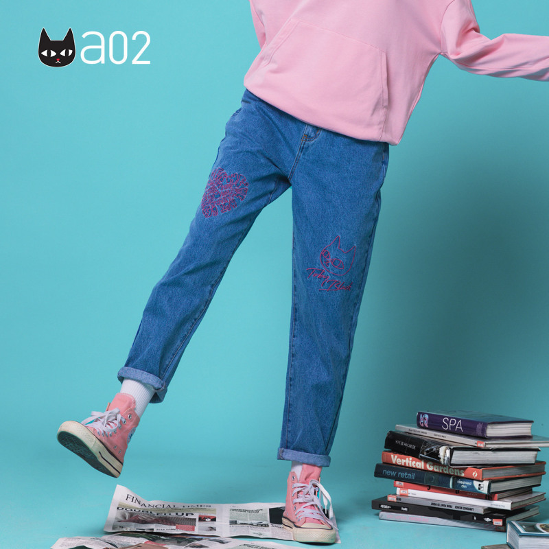 a02新款2020时尚小黑卡通刺绣直筒宽松牛仔裤女DTV5A0011PN