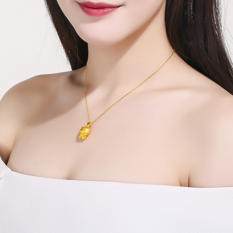 周六福(ZHOULIUFU) 珠宝黄金吊坠女生肖金猪本命猪年送女友挂坠 定价AD044061