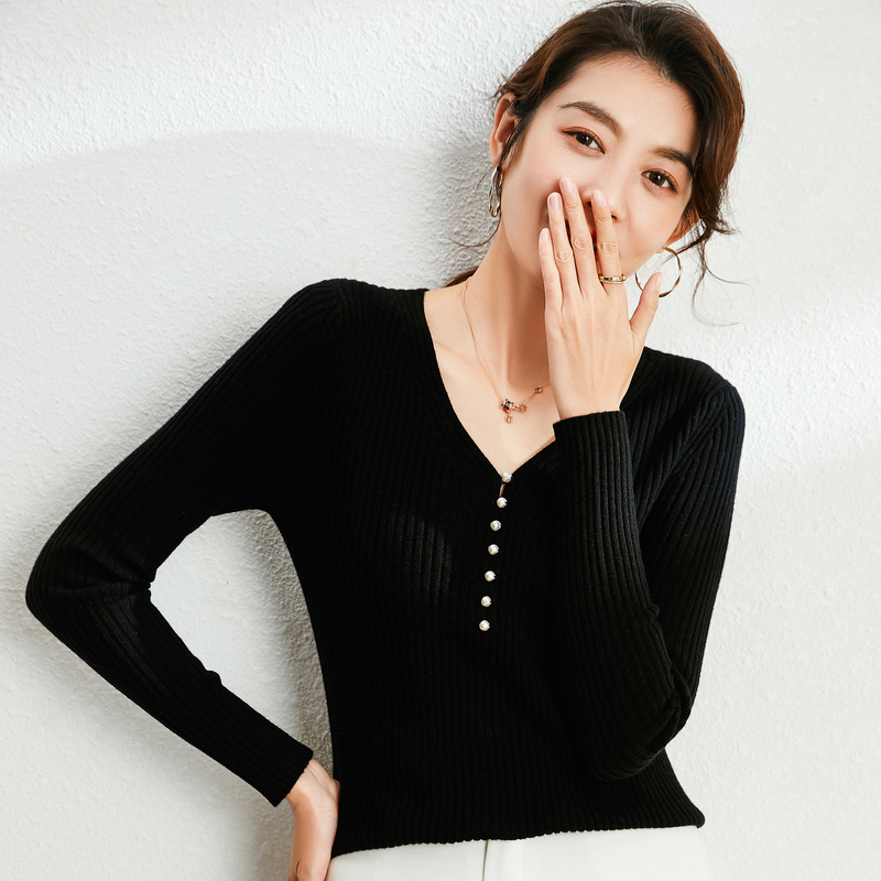 恒源祥重工针织衫女春打底毛衣修身坑条弹力衫V领针织扣装饰