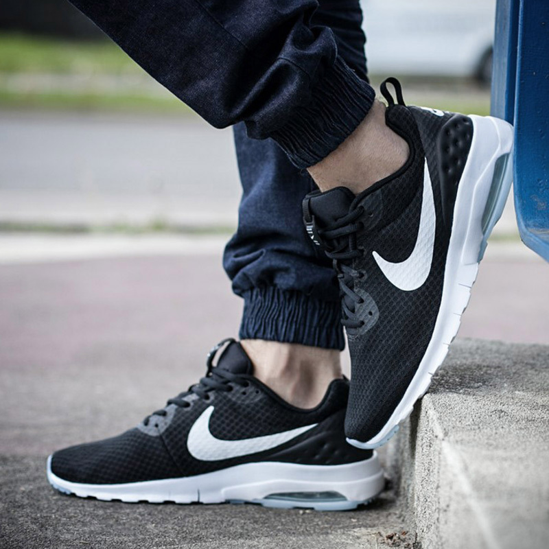 NIKE耐克男子休闲鞋减震运动跑步鞋833260-010