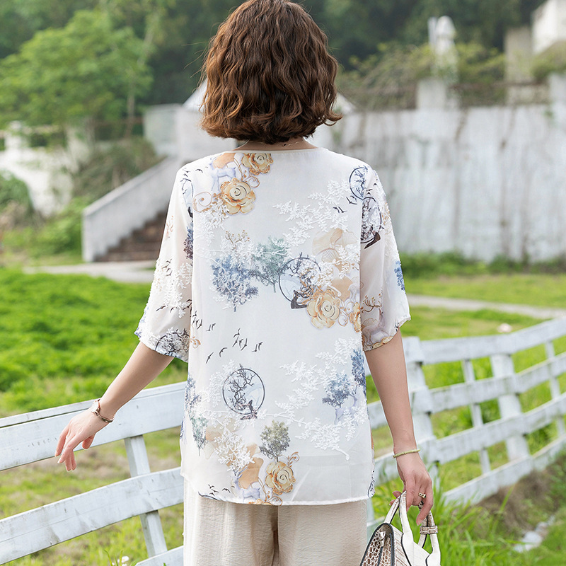 母亲节妈妈夏款短袖上衣雪纺小衫时尚绣花t恤中老年女夏季上衣服