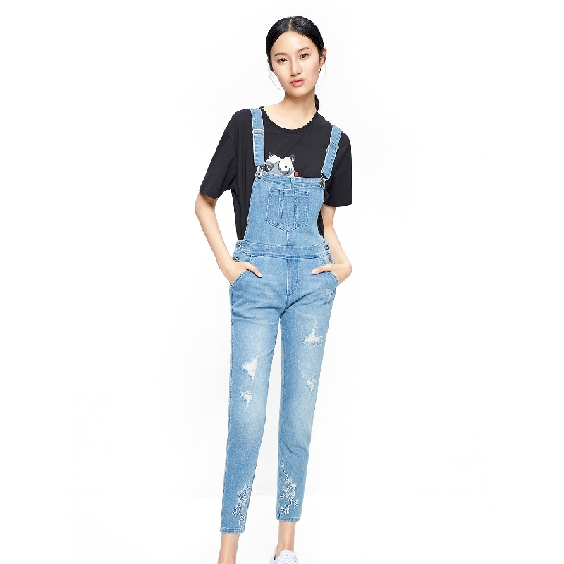 爱居兔春装2019女装 简约浅蓝时尚破洞背带牛仔裤