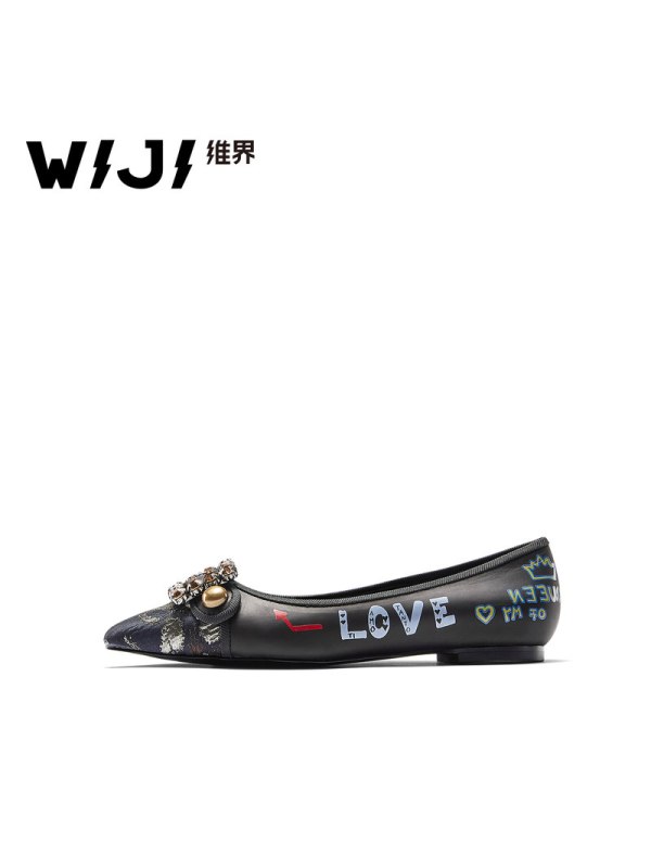 WIJI女鞋2018秋季新款浅口尖头休闲涂鸦印花平底水钻方扣新潮风尚