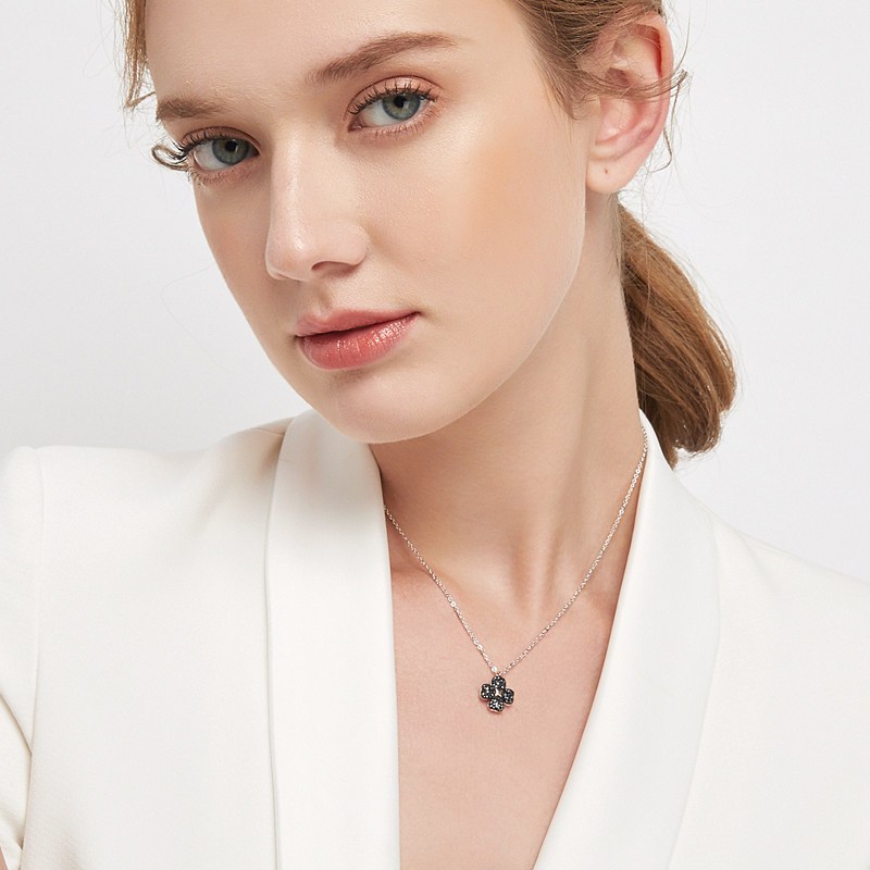 SWAROVSKI施华洛世奇耳钉 女款黑白四叶草系列项链 5368980