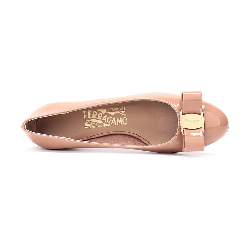Salvatore Ferragamo 萨瓦托·菲拉格慕 女士漆皮中跟鞋 0676576