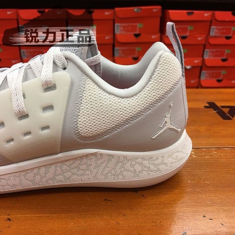 酷动城 NIKE/耐克 男子低帮舒适透气篮球鞋运动鞋AA4302-100图片