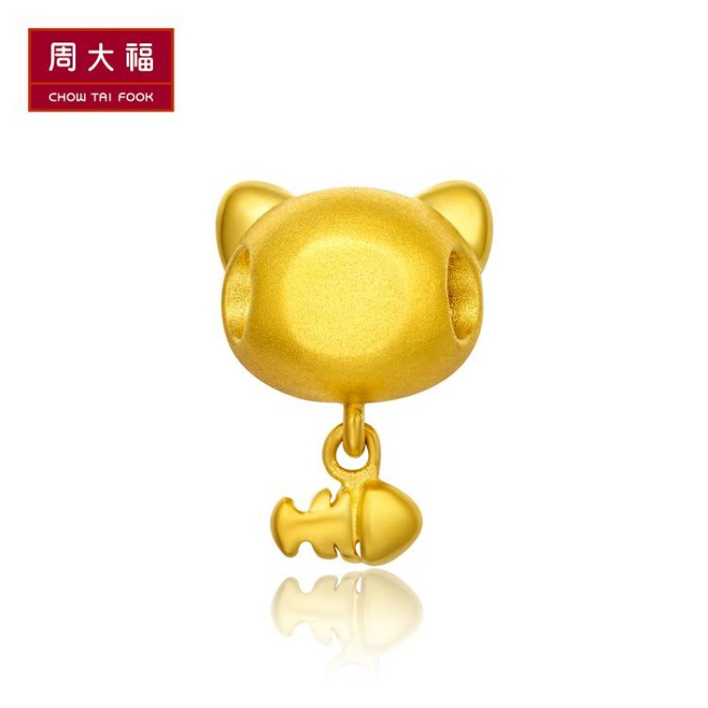 周大福珠宝首饰吃货捉鱼猫转运珠足金黄金吊坠R18186