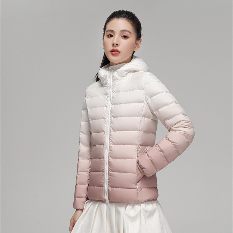 Three Sons女装秋冬新款90绒轻薄羽绒服女款女式带帽渐变色大码