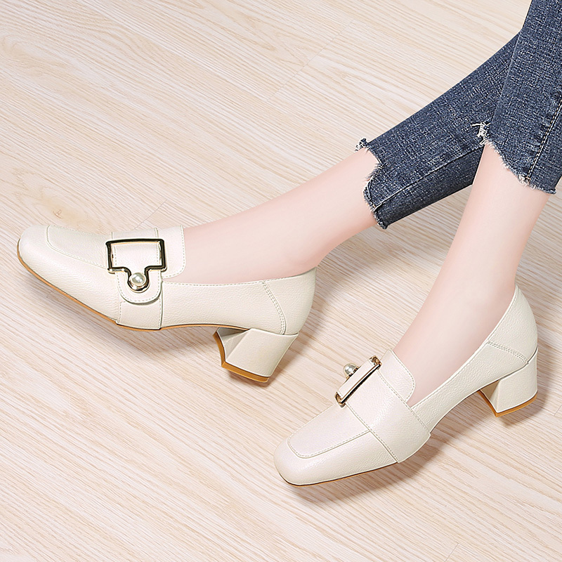 莱卡金顿方头单鞋女鞋子2019四季百搭裙子的鞋粗跟米色皮鞋春款高跟鞋