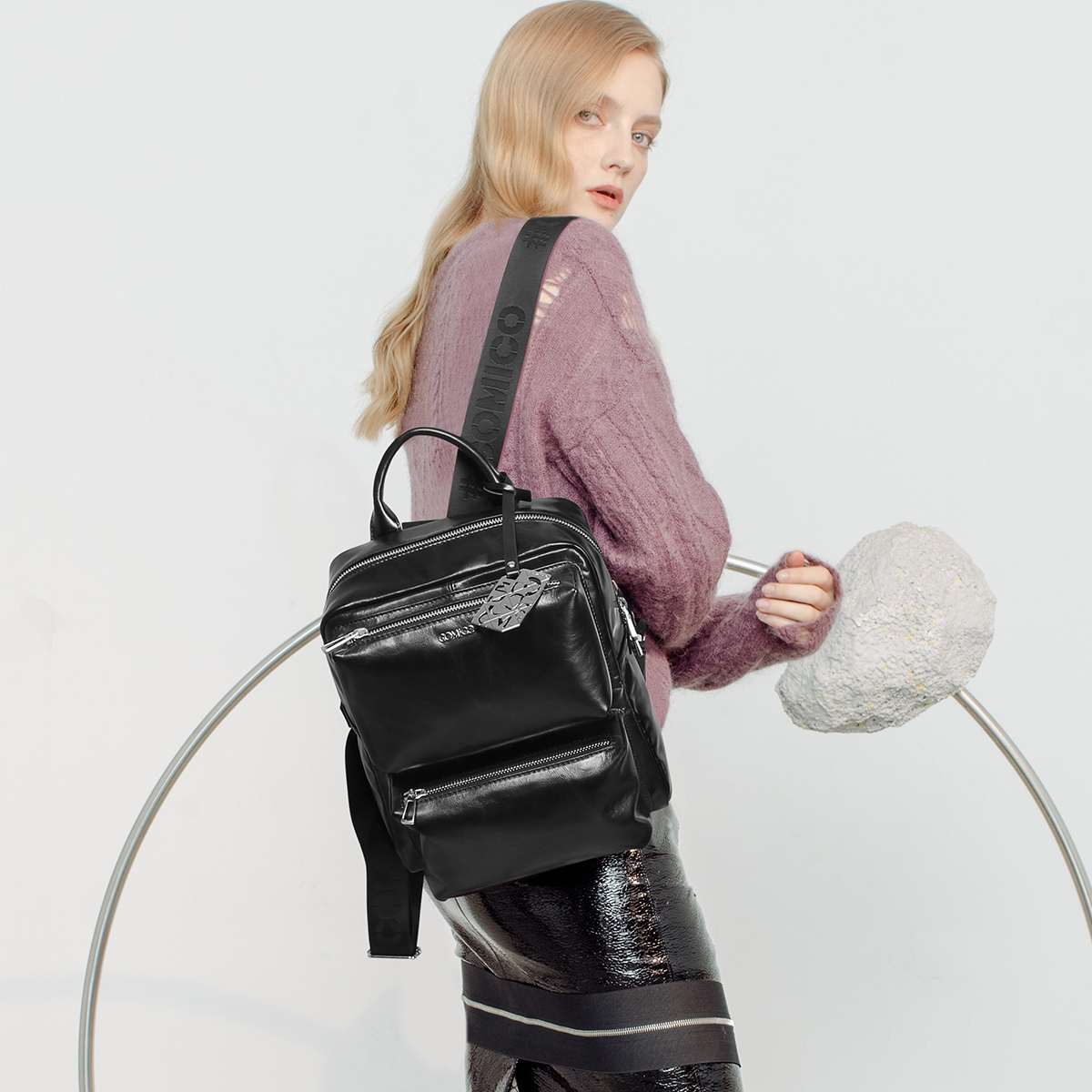 comico高美高女款牛皮实用酷感双肩包背包女包c8287参数