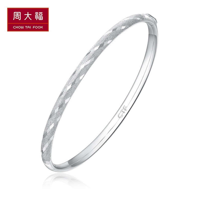 周大福 珠宝首饰经典车花白PT950铂金手镯定价PT160210