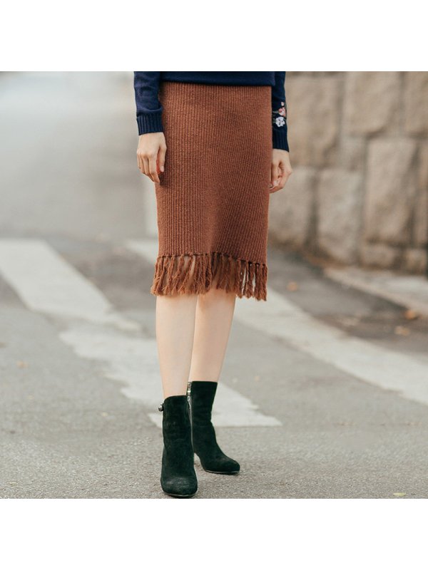 茵曼春松紧腰流苏文艺百搭显瘦半身针织包裙女直筒裙子