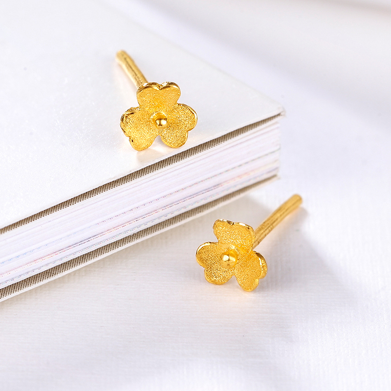 周六福zhouliufu黄金耳钉女款耳针迷你小金花足金耳饰wpac090379
