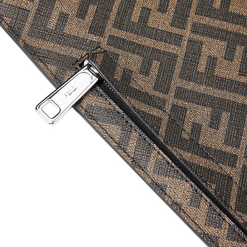 FENDI 20fw 男士 涂层面料配皮手拿包 7N0110 A9XS