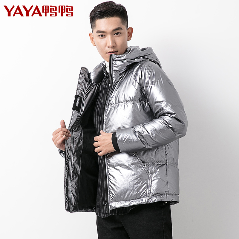 鸭鸭(yaya) 冬季新款男短款亮面羽绒服连帽冬装潮流时尚帅气外套