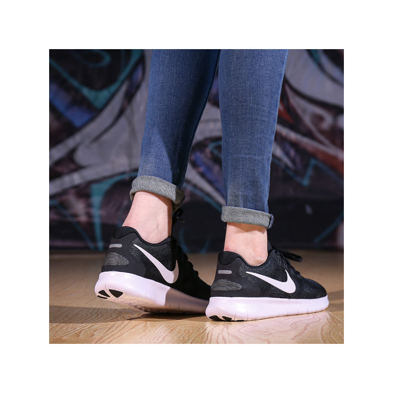 Nike耐克女鞋冬季FREE3.0赤足轻便减震跑步鞋880840-001