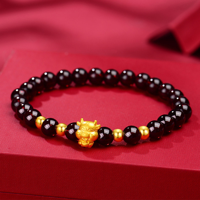 蒂蔻 本命年牛年财源滚滚元宝牛生肖黄金转运珠手链女款3d硬足金红
