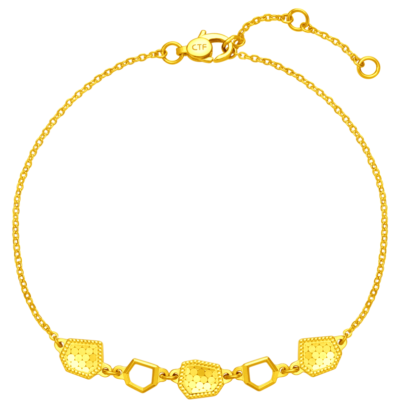 周大福时尚六边形镂空几何鱼鳞蜂巢足金黄金手链(工费:360计价) EOF1077 