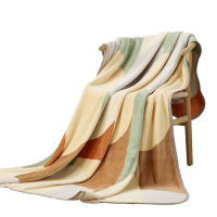 罗莱家纺秋季毛毯轻柔化纤材质保暖舒适设计