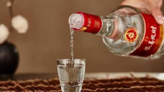 白酒的种类有哪些 白酒的七种香型分类 苏宁头条