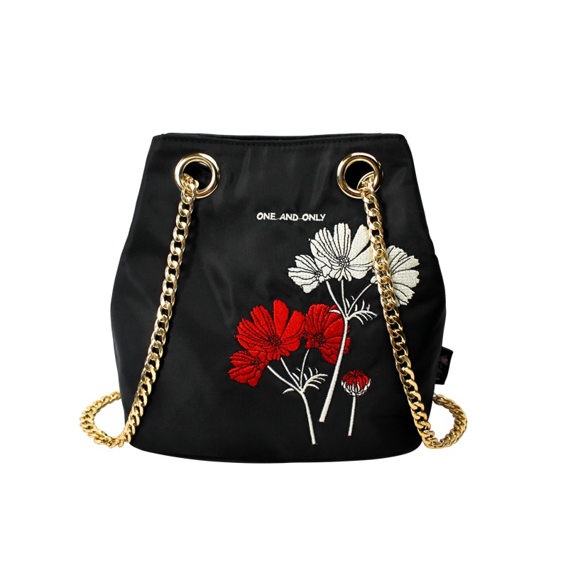 花间公主只有你2021春季文艺尼龙布刺绣百搭链条斜挎单肩水桶女包