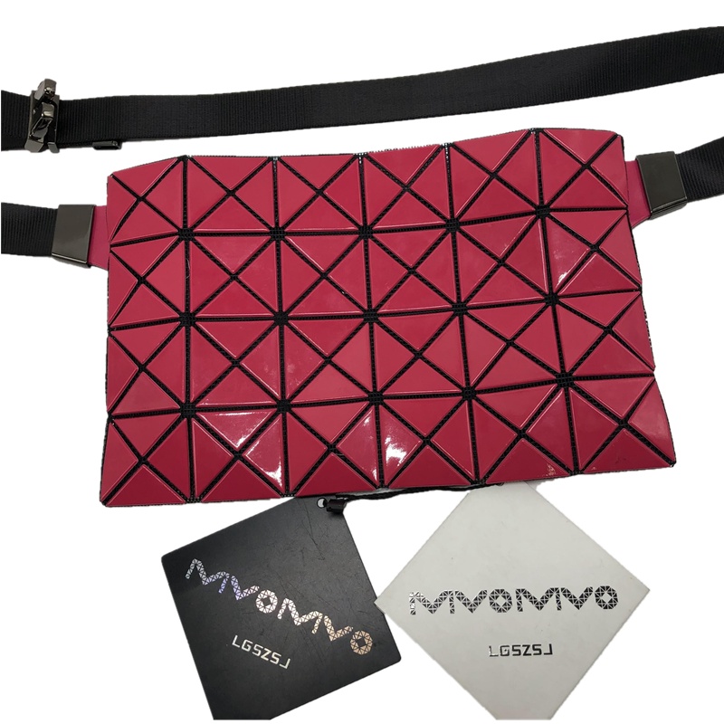 菱格三宅世家(MVO MVO LGSZSJ)女包女士时尚菱格斜跨包男女通用几何腰包百搭零钱小包