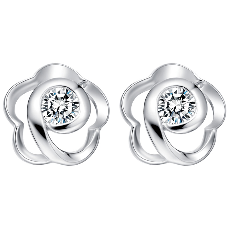 周大福优雅花朵18K金钻石耳钉U140351