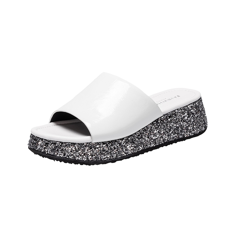 马克华菲凉拖鞋女2020新款时尚外穿亮片松糕厚底增高真皮一字拖凉鞋女