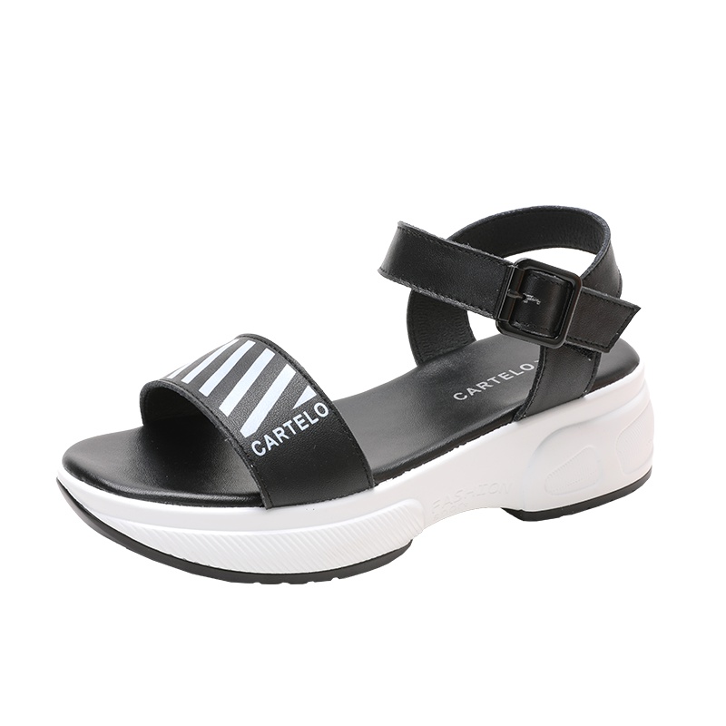 卡帝乐鳄鱼(CARTELO) 夏季增高斑马线大众一字带简约坡跟休闲女鞋女士凉鞋