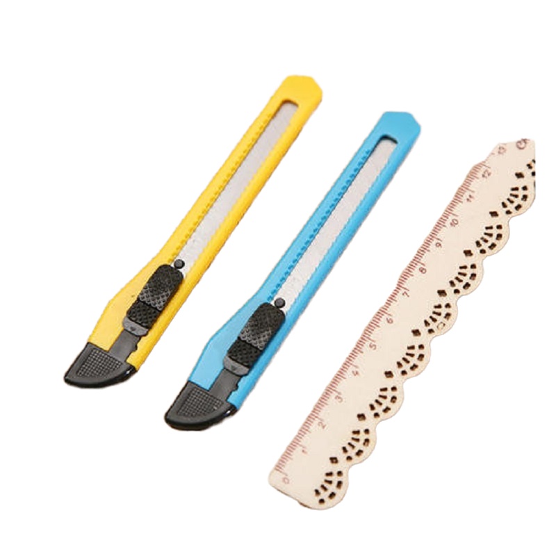 得力 2052小号塑料壳美工刀 可换刀片/ 手工裁纸刀