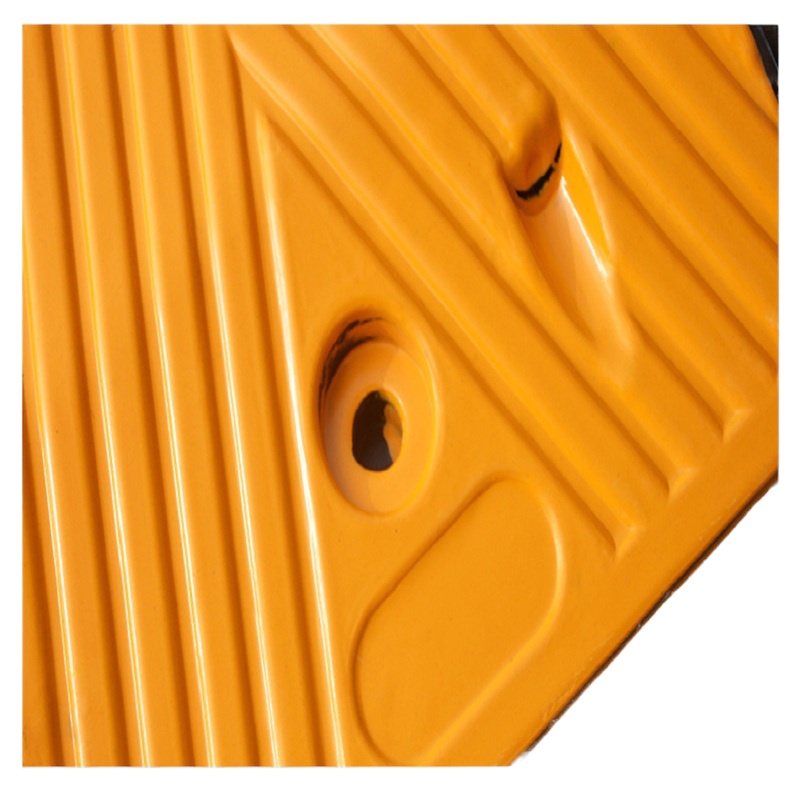 百舸 减速带橡胶斜坡缓冲带减速垄道路减速板坡道公路汽车乡村马路家用(100*35*5cm长*宽*高)