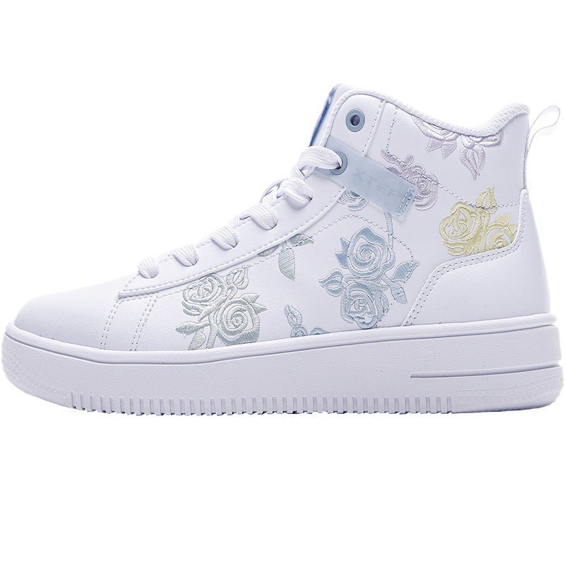 特步女鞋板鞋保暖2022秋季新款刺绣樱花鞋休闲鞋子女士高帮运动鞋