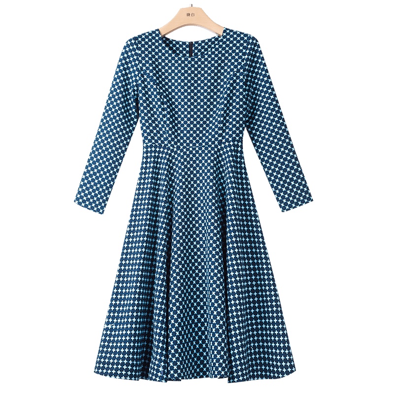 晚白2021春季新品时尚百搭圆领长袖修身高腰A字显瘦印花连衣裙女