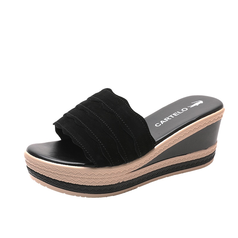 卡帝乐鳄鱼CARTELO 春夏新款女休闲外穿一字防水台坡跟露趾凉拖鞋厚底