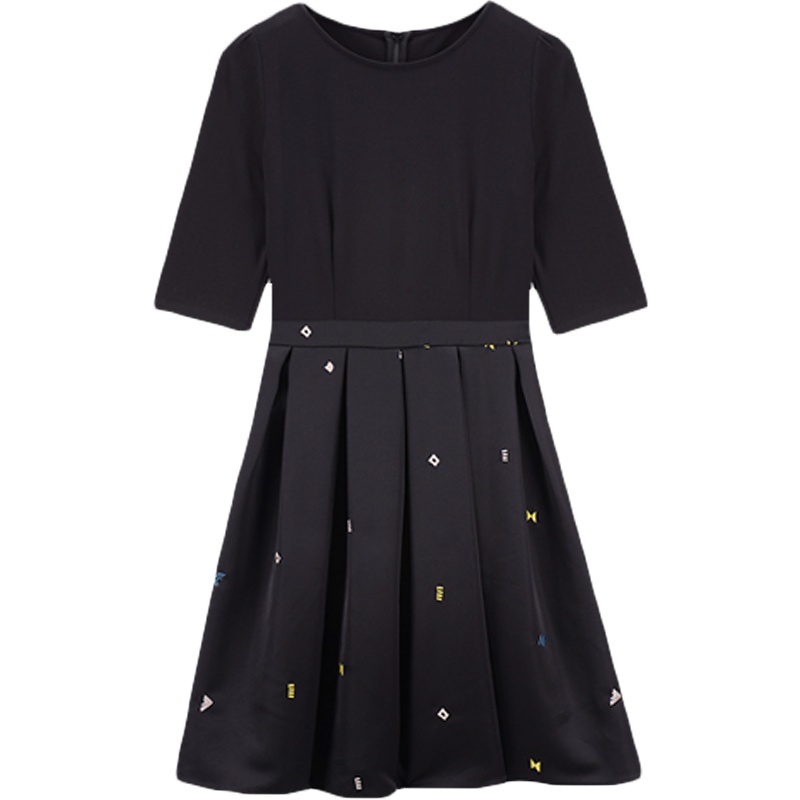 爱居兔春秋女装时尚黑色修身中袖连衣裙